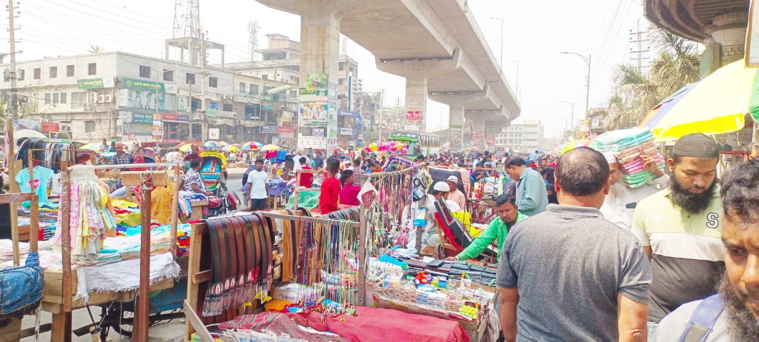 ঢাকা-সিলেট মহাসড়কে ফুটপাত উচ্ছেদের পর ফের দখল ঢাকা-সিলেট মহাসড়কে ফুটপাত উচ্ছেদের পর ফের দখল