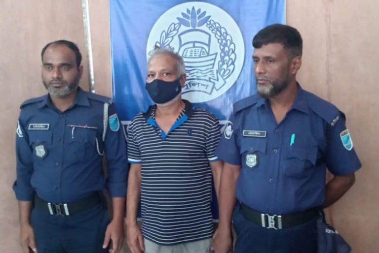 রিমান্ড শেষে ব্রাহ্মন্দী ইউপির চেয়ারম্যান লাকমিয়াকে কোর্টে প্রেরণ রিমান্ড শেষে ব্রাহ্মন্দী ইউপির চেয়ারম্যান লাকমিয়াকে কোর্টে প্রেরণ