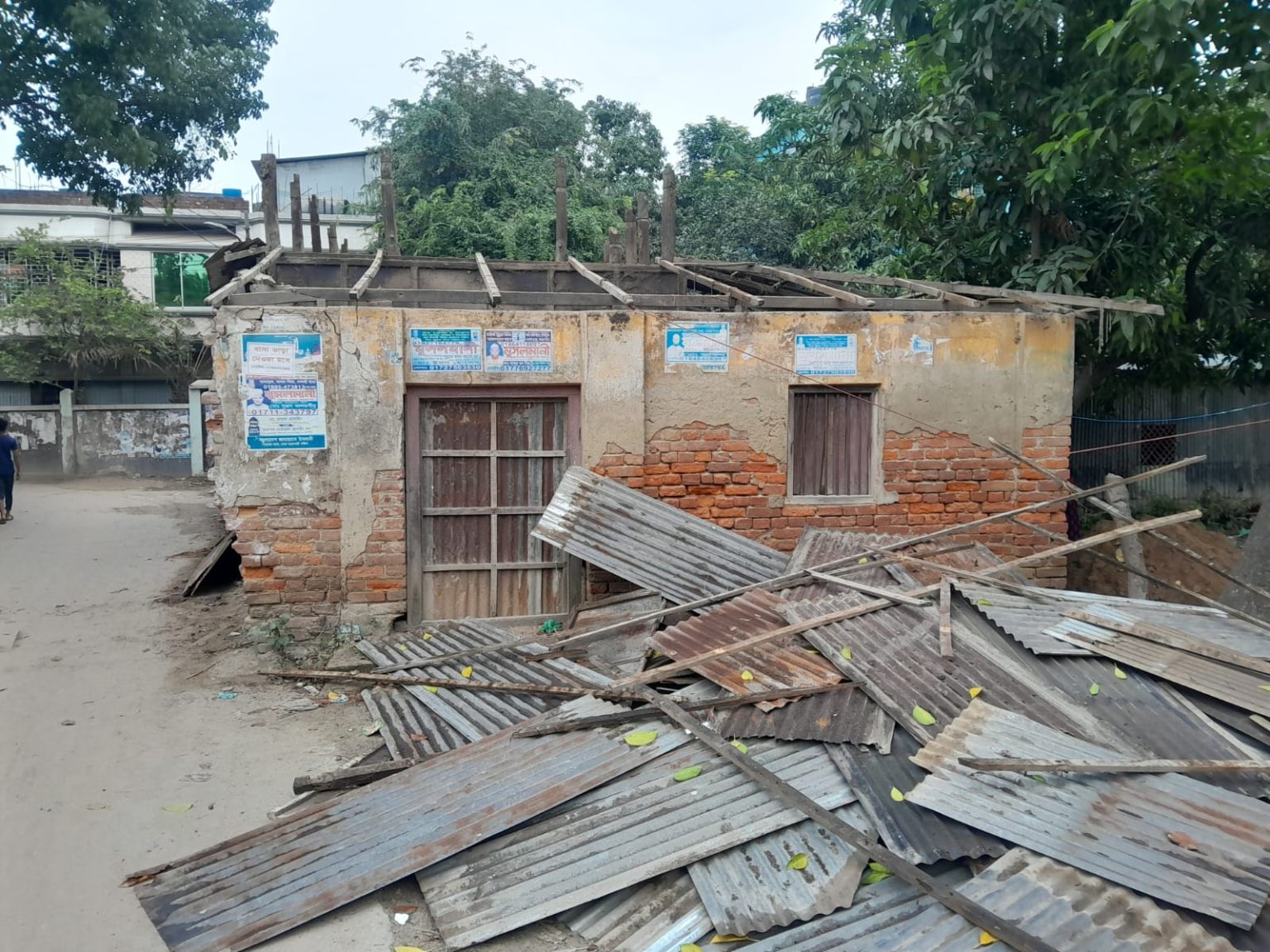 ডেমরায় বসতবাড়ীতে হামলা ঘর লুটে নিয়েছে দুর্বৃত্তরা ডেমরায় বসতবাড়ীতে হামলা ঘর লুটে নিয়েছে দুর্বৃত্তরা