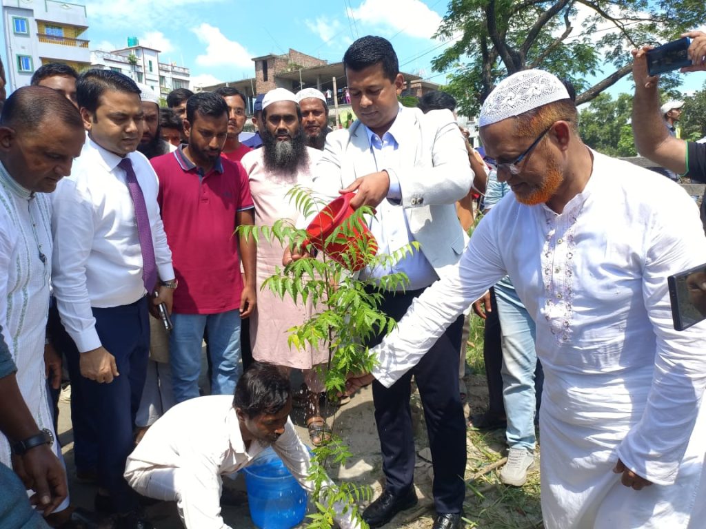 রূপগঞ্জে গ্রীন এন্ড ক্লিন কর্মসূচির উদ্বোধন করলেন ডিসি জাহিদুল রূপগঞ্জে গ্রীন এন্ড ক্লিন কর্মসূচির উদ্বোধন করলেন ডিসি জাহিদুল