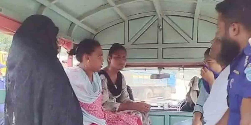 রূপগঞ্জে ১২ চাঁদাবাজ হিজড়া গ্রেপ্তার রূপগঞ্জে চাদাবাজির অভিযোগে গ্রেপ্তারকৃত ১২ হিজড়া