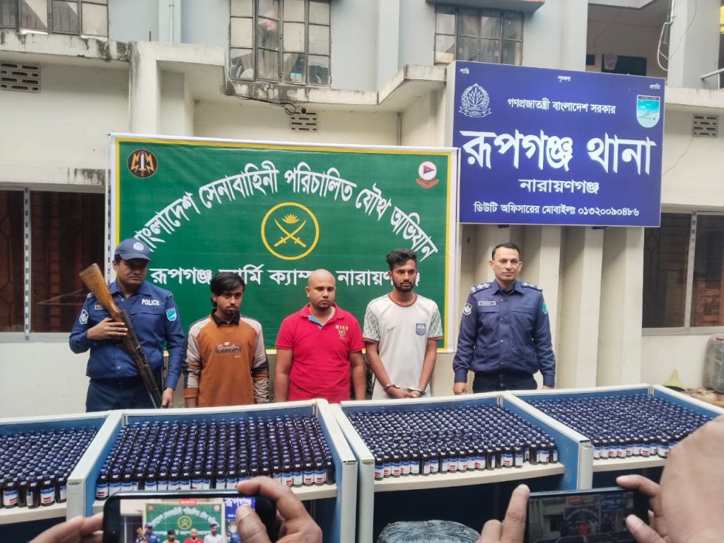 রূপগঞ্জের লাভরাপাড়ায় বিপুল সংখ্যক মাদকসহ আটক ৩